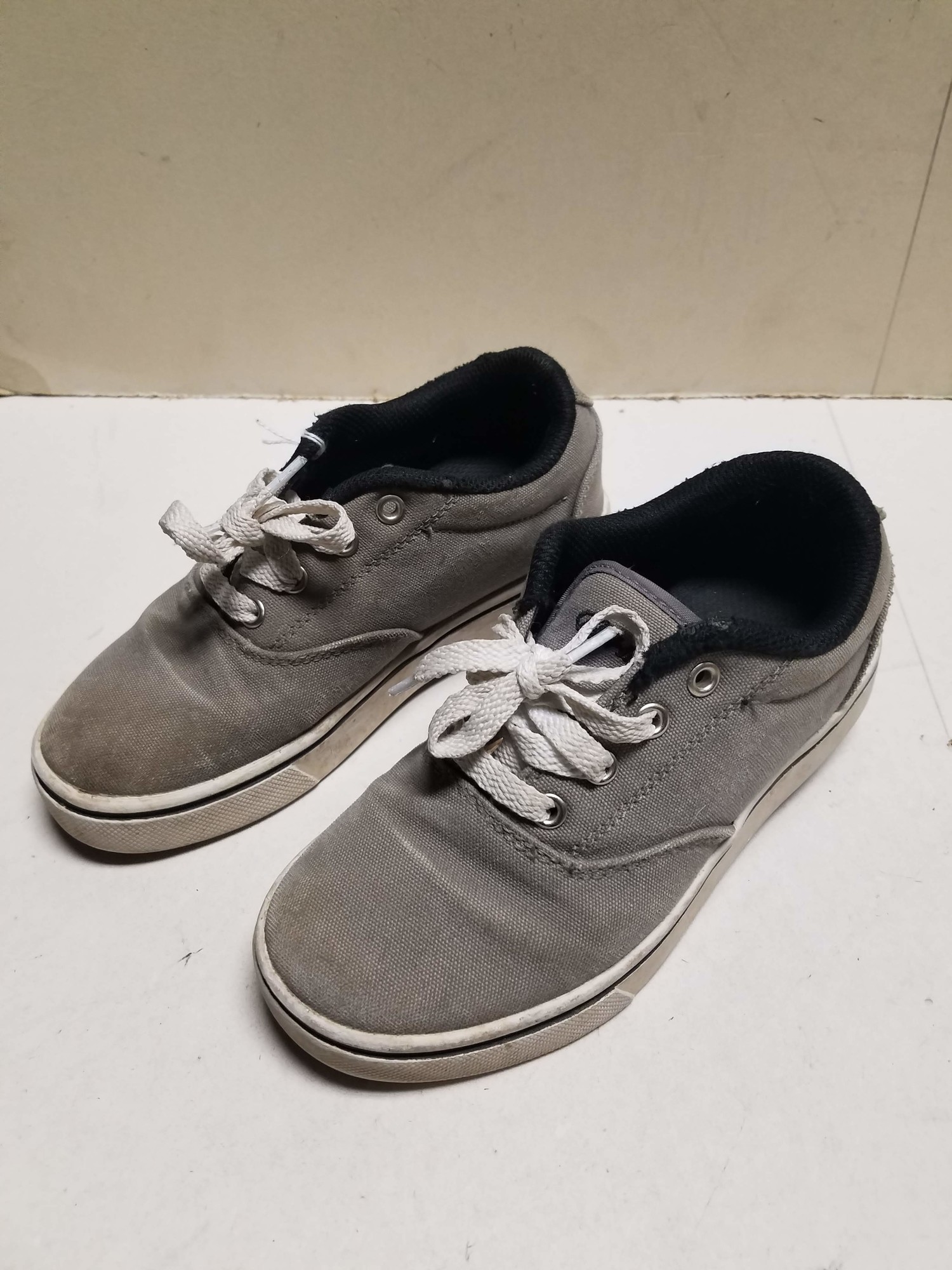 gray heelys