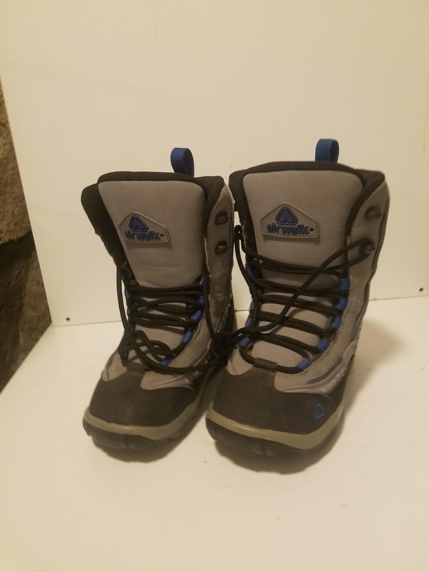 airwalk hiking shoes