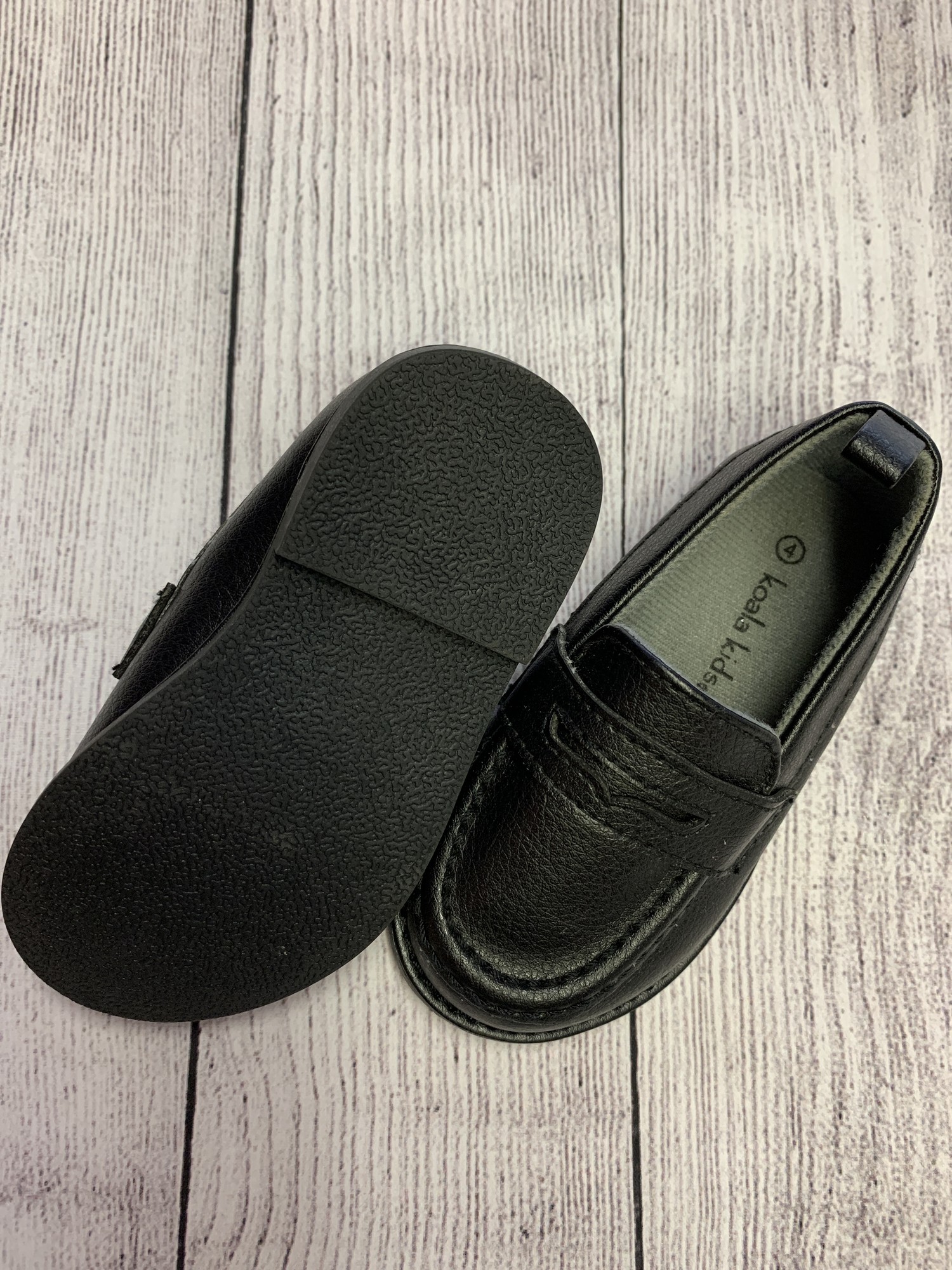 ladies black loafers size 4