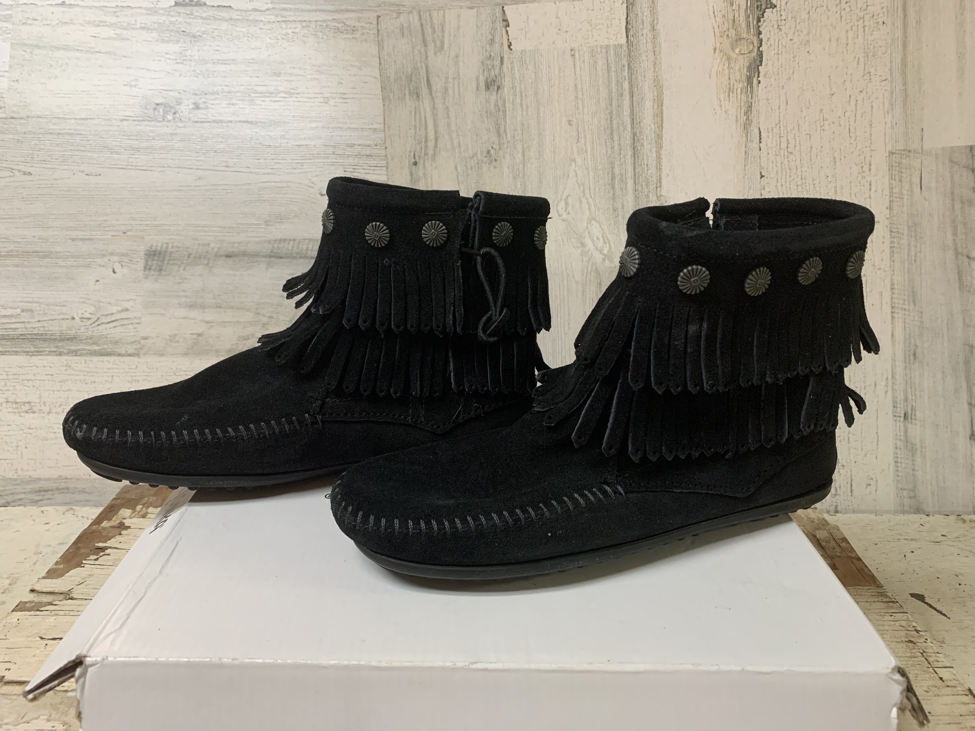 minnetonka black boots