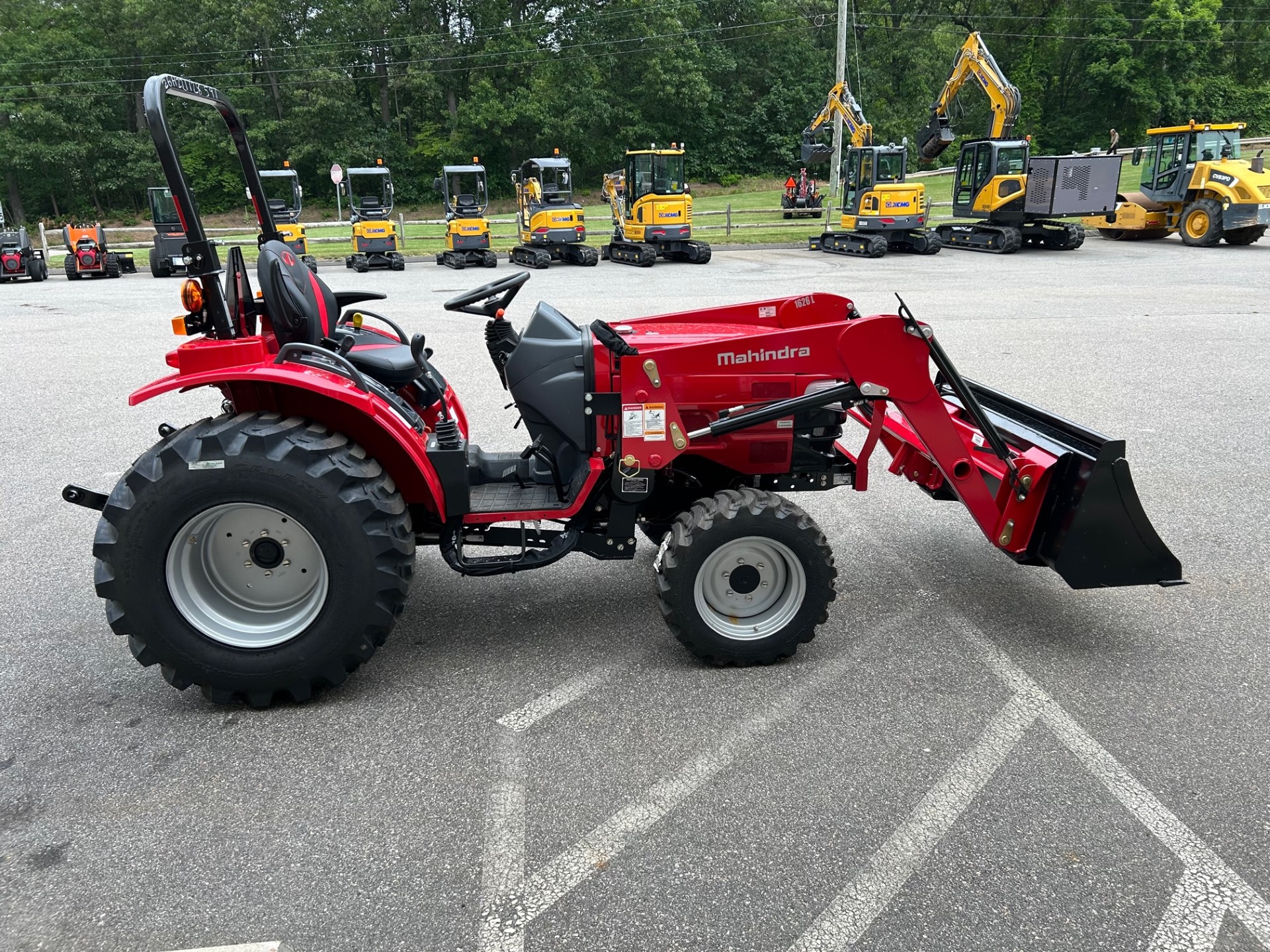 Mahindra 1626 with loader | Material handling loaders for all needs