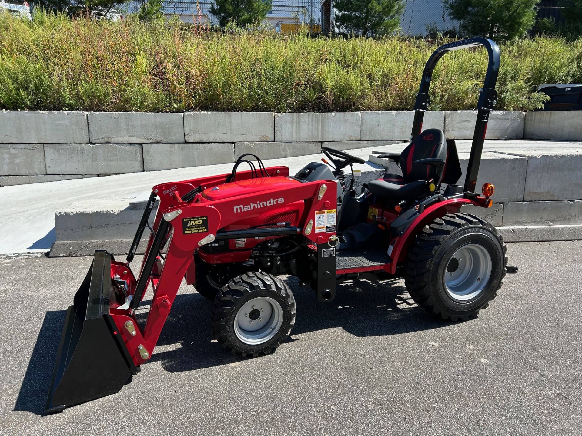 Mahindra 26XLT with Loader | Material handling loaders for all needs